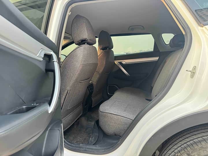 Фото 7 - Geely Coolray