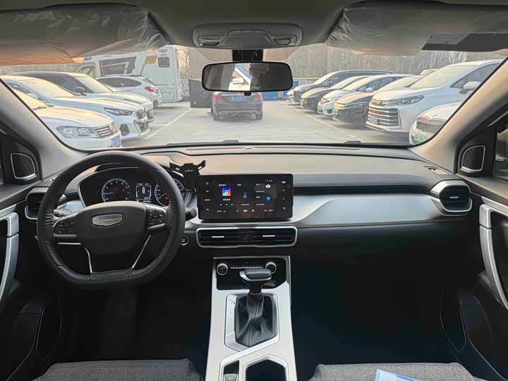 Фото 8 - Geely Coolray