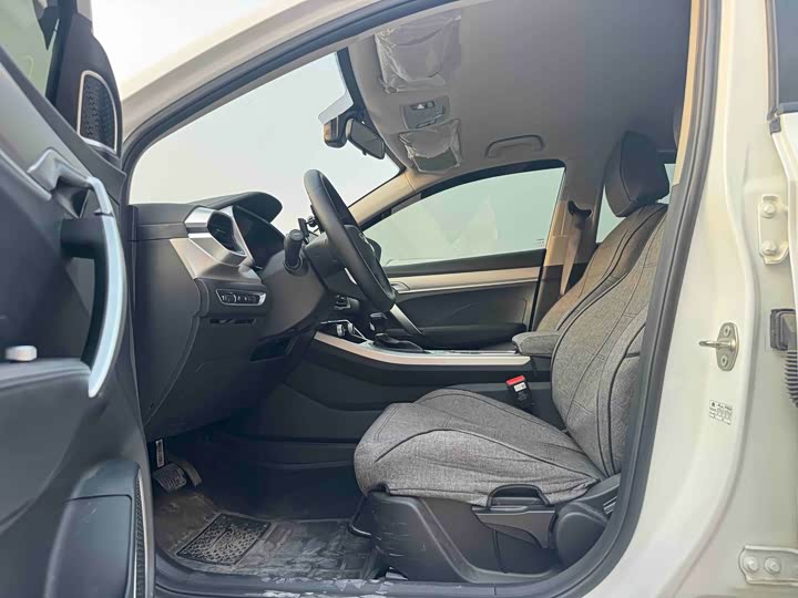 Фото 9 - Geely Coolray