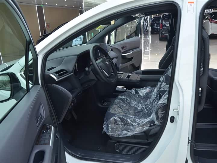 Фото 4 - Toyota Granvia