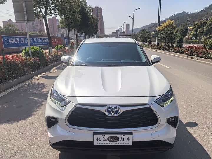 Фото 2 - Toyota Highlander