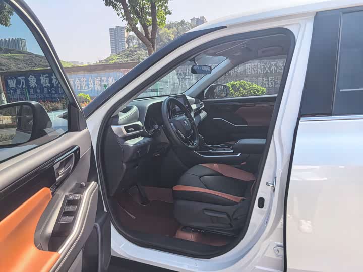 Фото 4 - Toyota Highlander