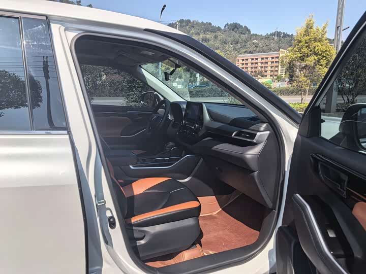 Фото 6 - Toyota Highlander