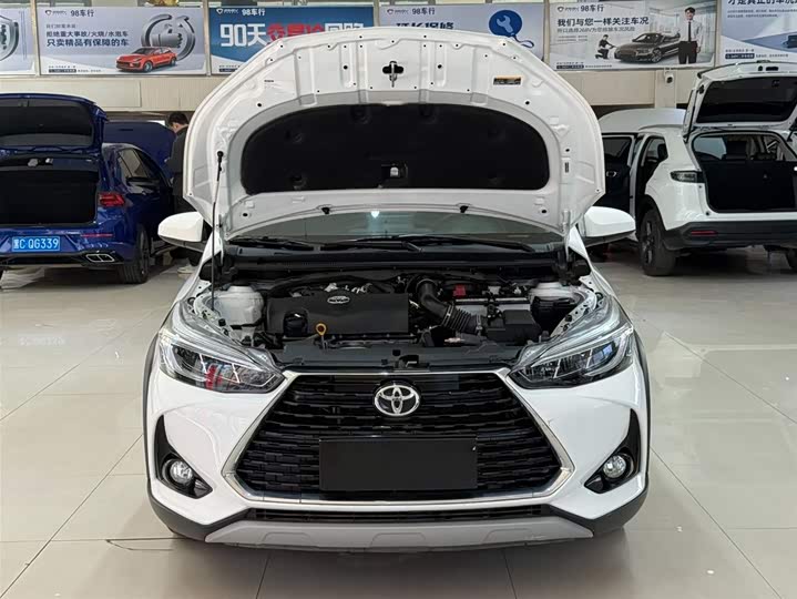 Photo 7 - Toyota Yaris L Hatchback
