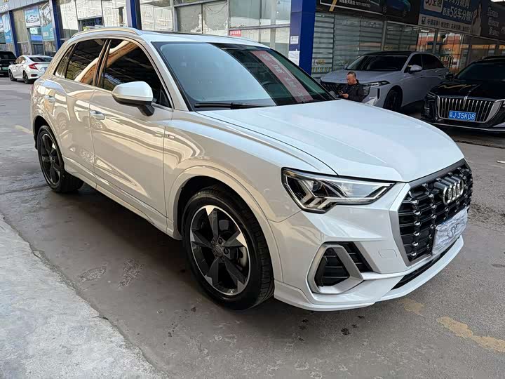 Фото 3 - Audi Q3