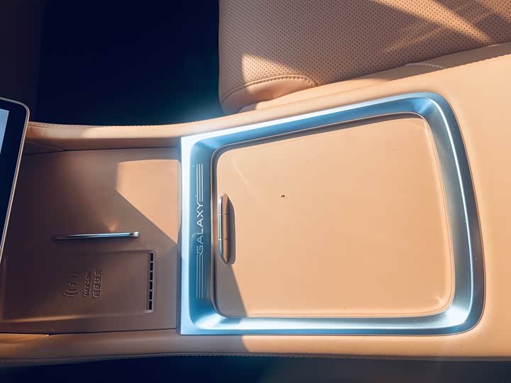 Photo 8 - Geely Galaxy L7