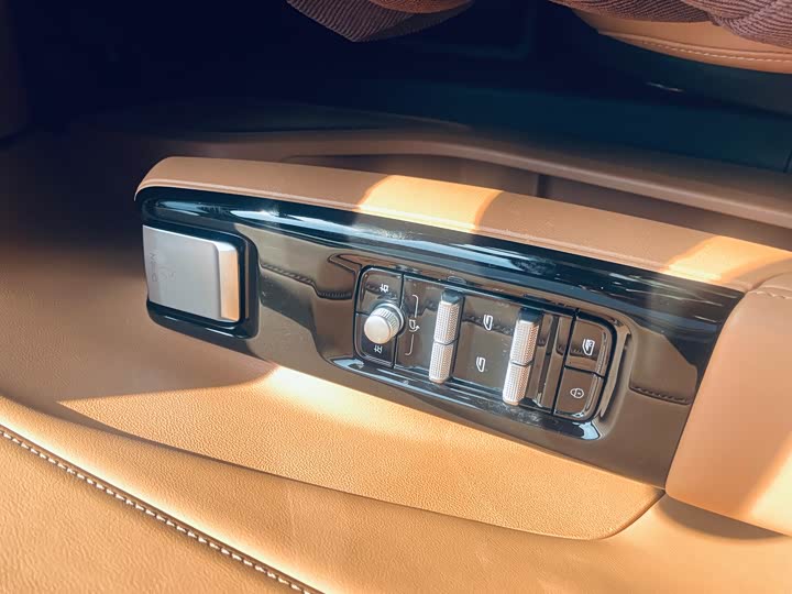 Photo 9 - Geely Galaxy L7