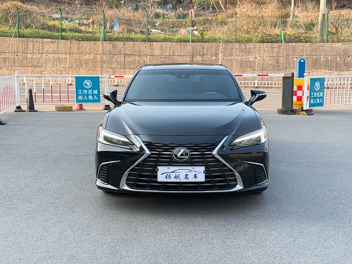 Фото 2 - Lexus ES