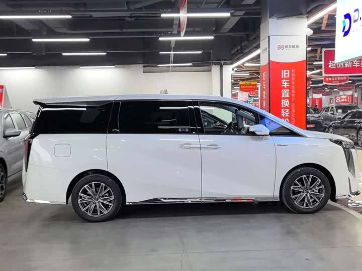 Фото 3 - GAC Trumpchi M8