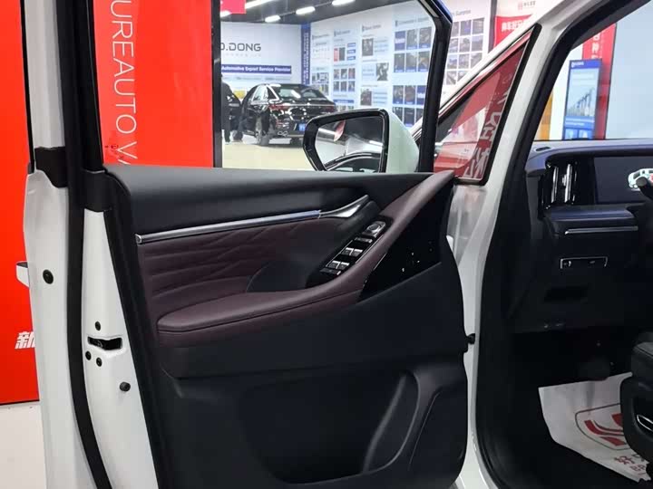 Фото 8 - GAC Trumpchi M8