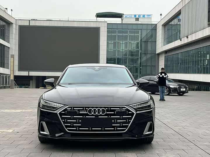 Фото 2 - Audi A7L