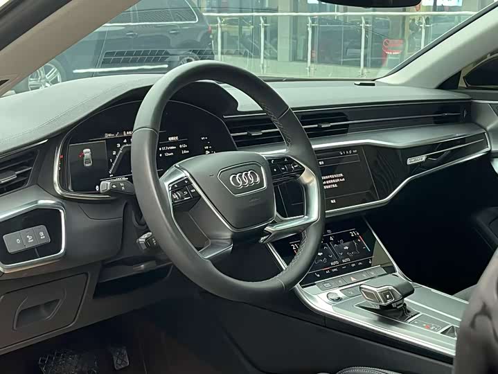 Фото 4 - Audi A7L