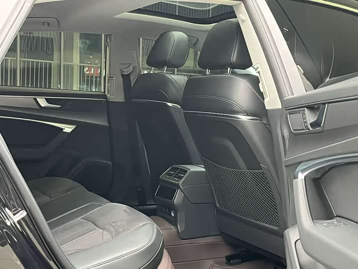 Фото 6 - Audi A7L