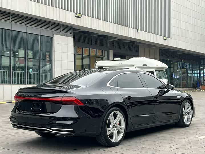Фото 7 - Audi A7L
