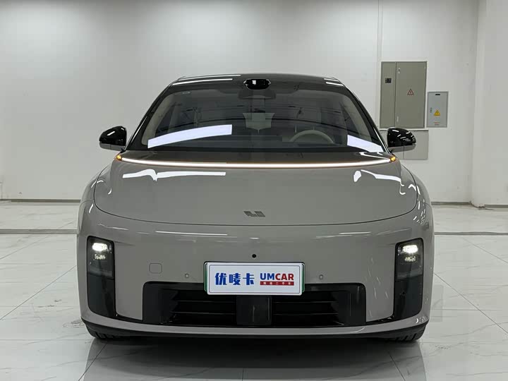 Фото 2 - LiXiang i8