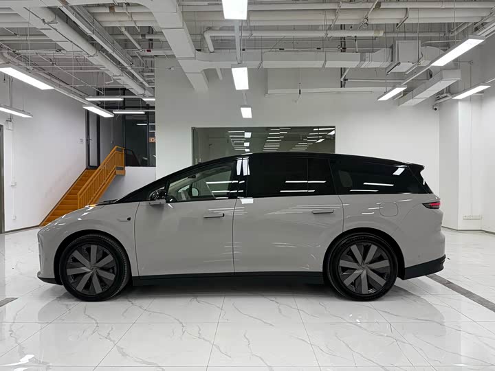 Фото 3 - LiXiang i8