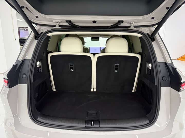 Фото 6 - LiXiang i8