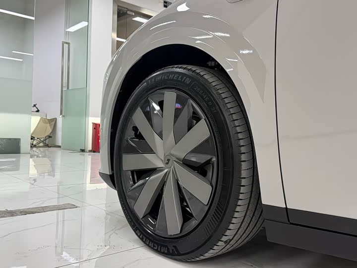 Фото 8 - LiXiang i8