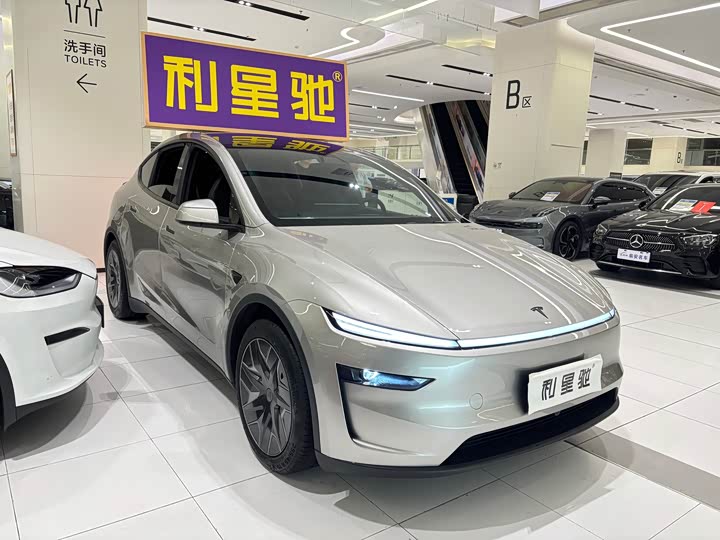 Photo 2 - Tesla Model Y
