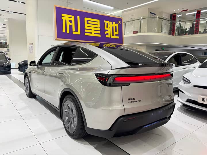 Photo 3 - Tesla Model Y