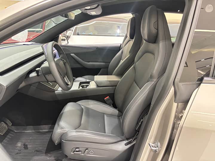 Photo 5 - Tesla Model Y