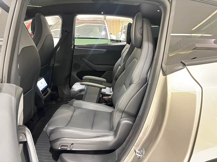 Photo 7 - Tesla Model Y