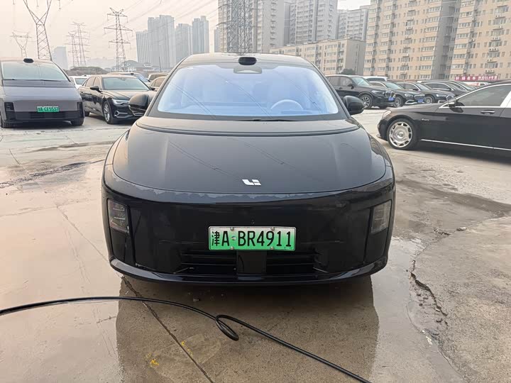 Фото 2 - LiXiang i8