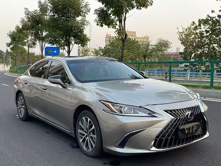Фото 2 - Lexus ES