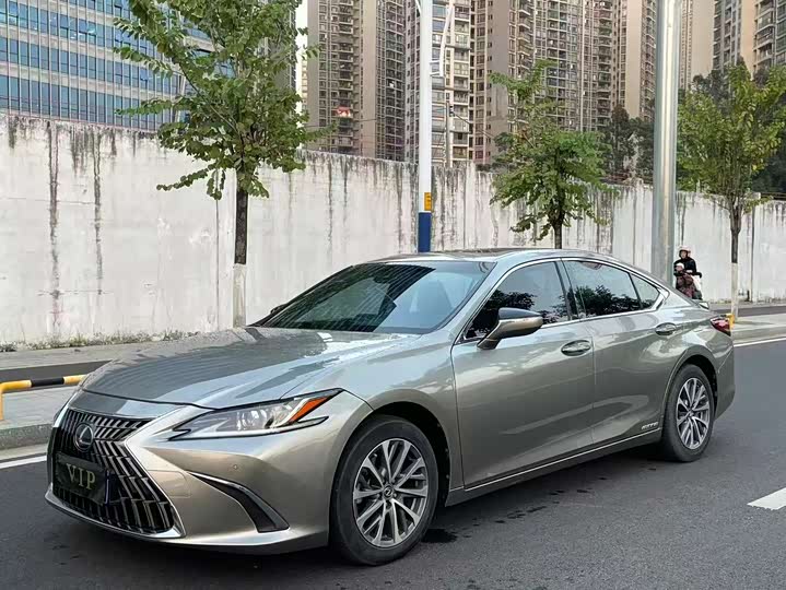 Фото 3 - Lexus ES