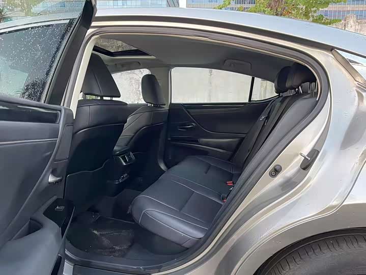 Фото 5 - Lexus ES