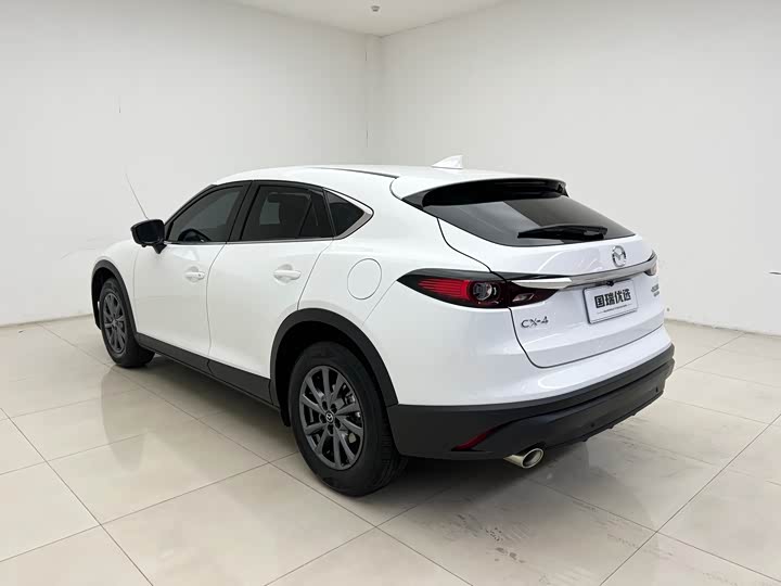 Photo 4 - Mazda CX-4