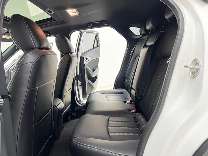 Photo 8 - Mazda CX-4