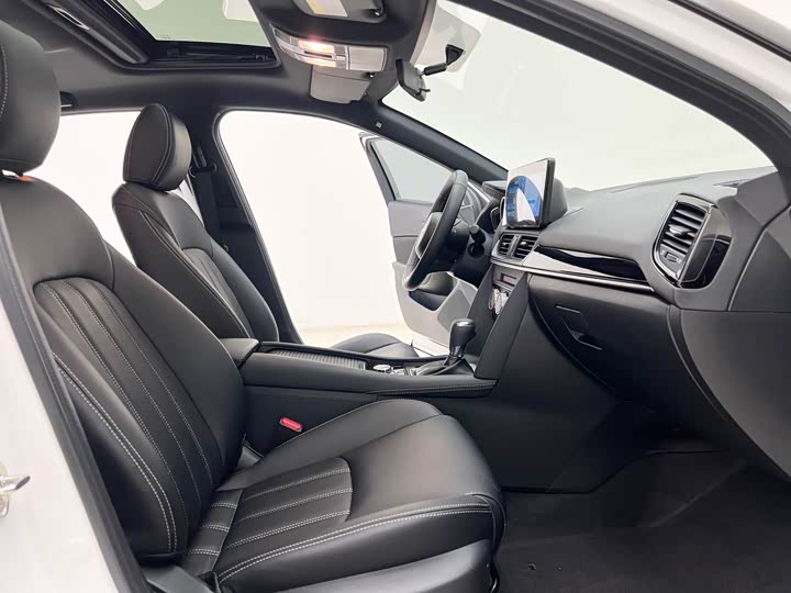 Photo 9 - Mazda CX-4