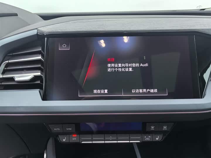 Photo 2 - Audi Q5 e-tron