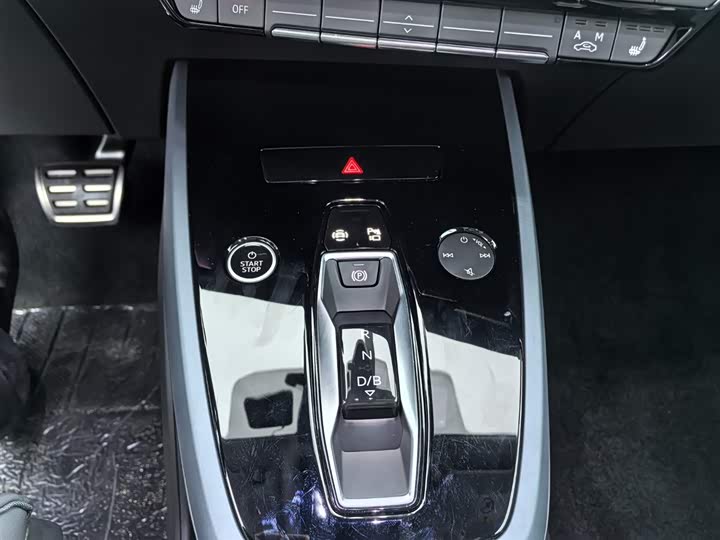 Photo 3 - Audi Q5 e-tron