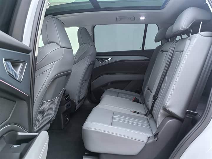 Photo 5 - Audi Q5 e-tron