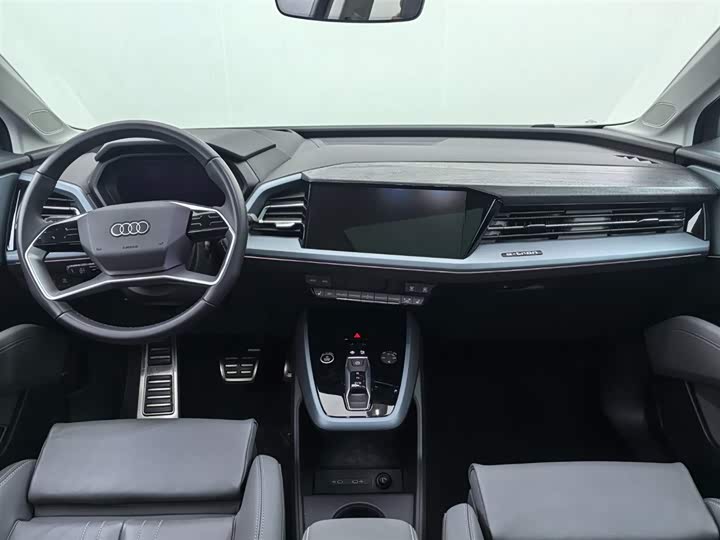 Photo 6 - Audi Q5 e-tron