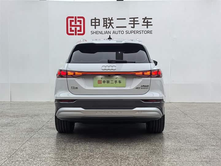 Photo 9 - Audi Q5 e-tron