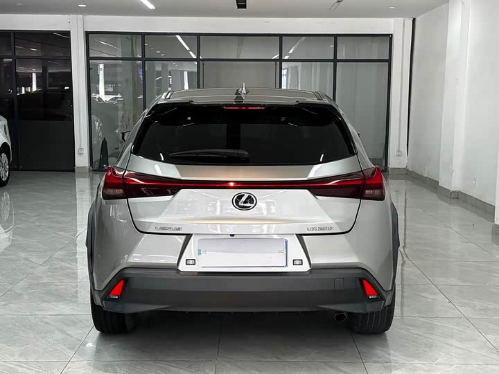 Фото 5 - Lexus UX