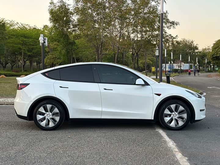 Фото 8 - Tesla Model Y