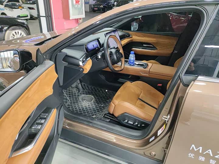 Фото 3 - Mazda EZ-6