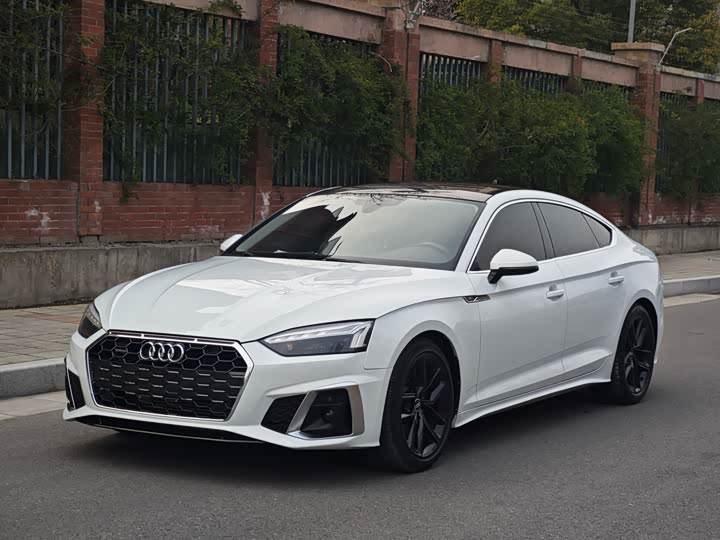 Фото 1 - Audi A5