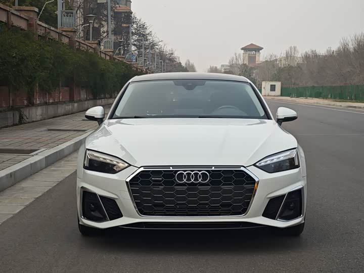 Фото 2 - Audi A5