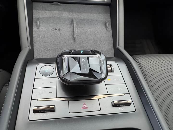 Фото 8 - BYD Qin L