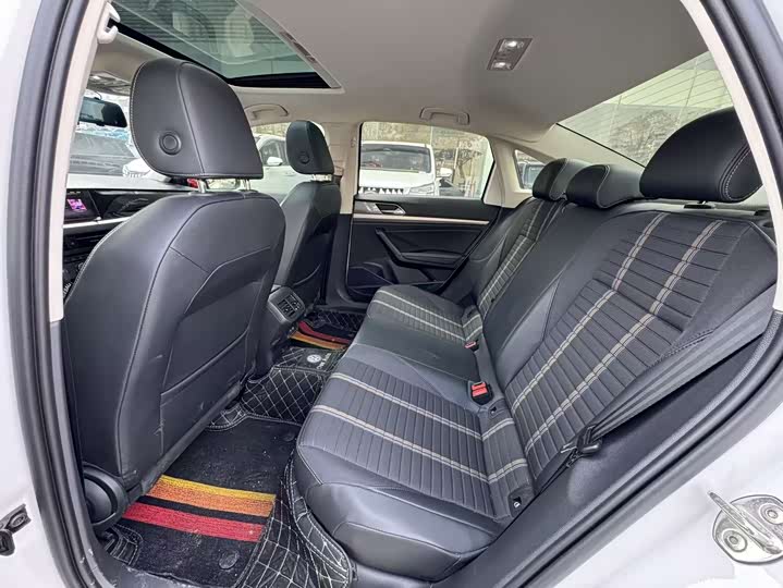 Фото 7 - Volkswagen Lavida