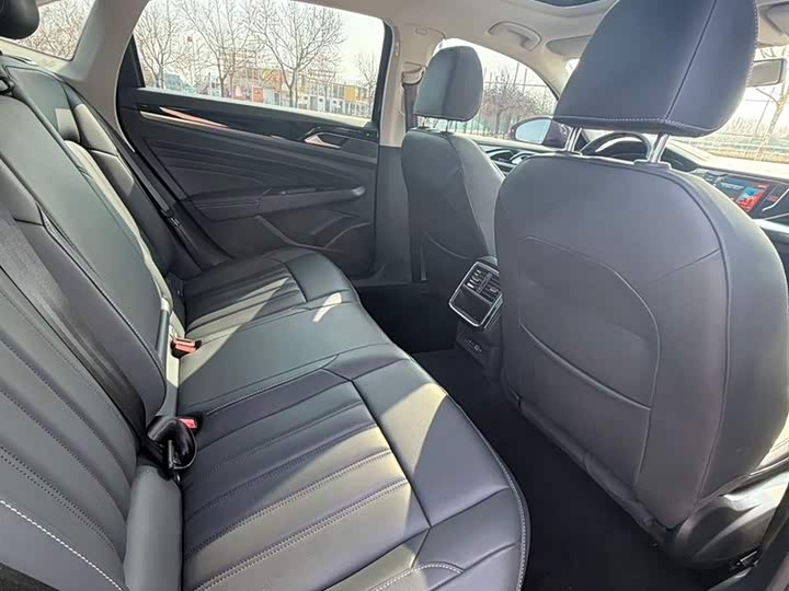 Фото 8 - Volkswagen Passat