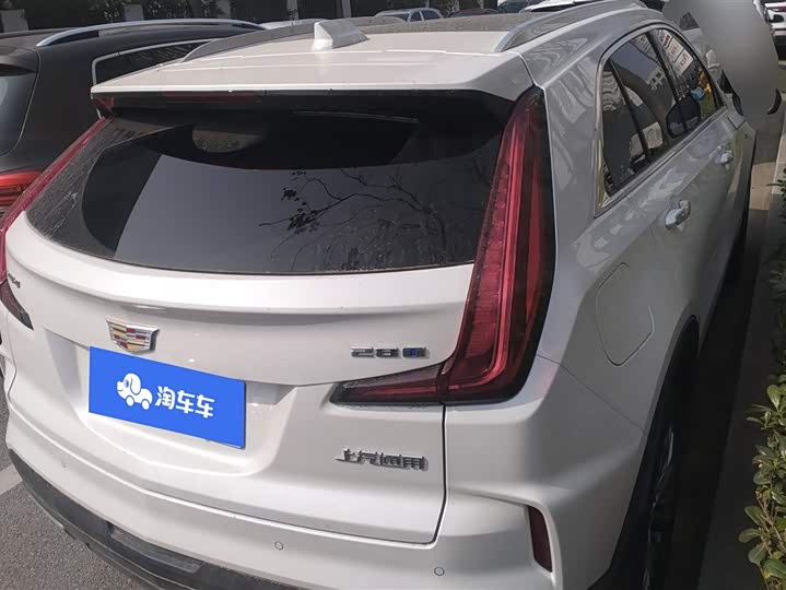 Photo 3 - Cadillac XT4