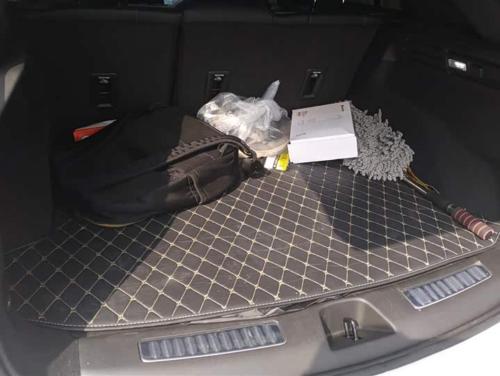 Photo 4 - Cadillac XT4