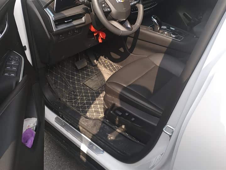 Photo 9 - Cadillac XT4