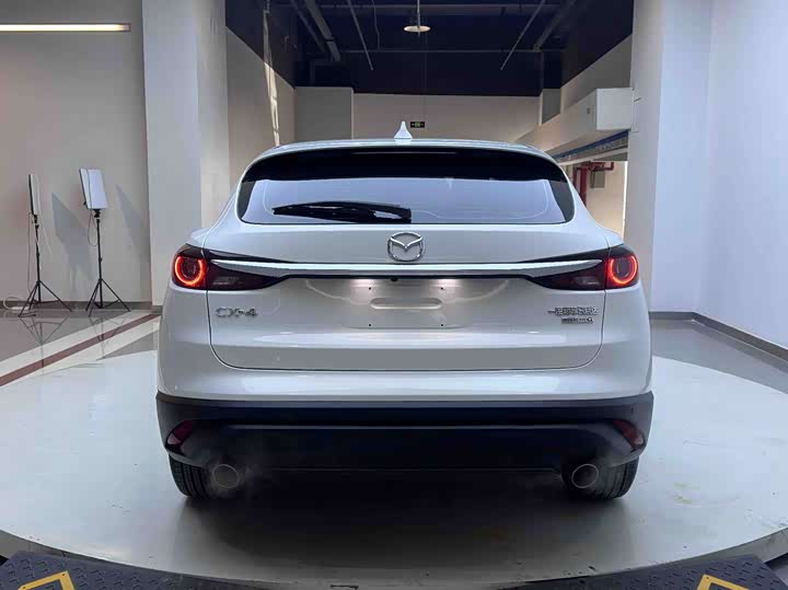 Фото 8 - Mazda CX-4